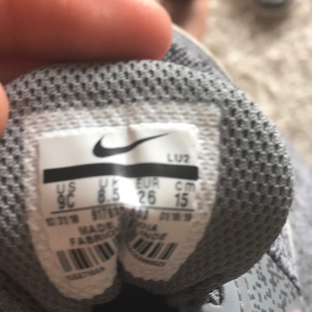Sneakers - Picture 3 of 4